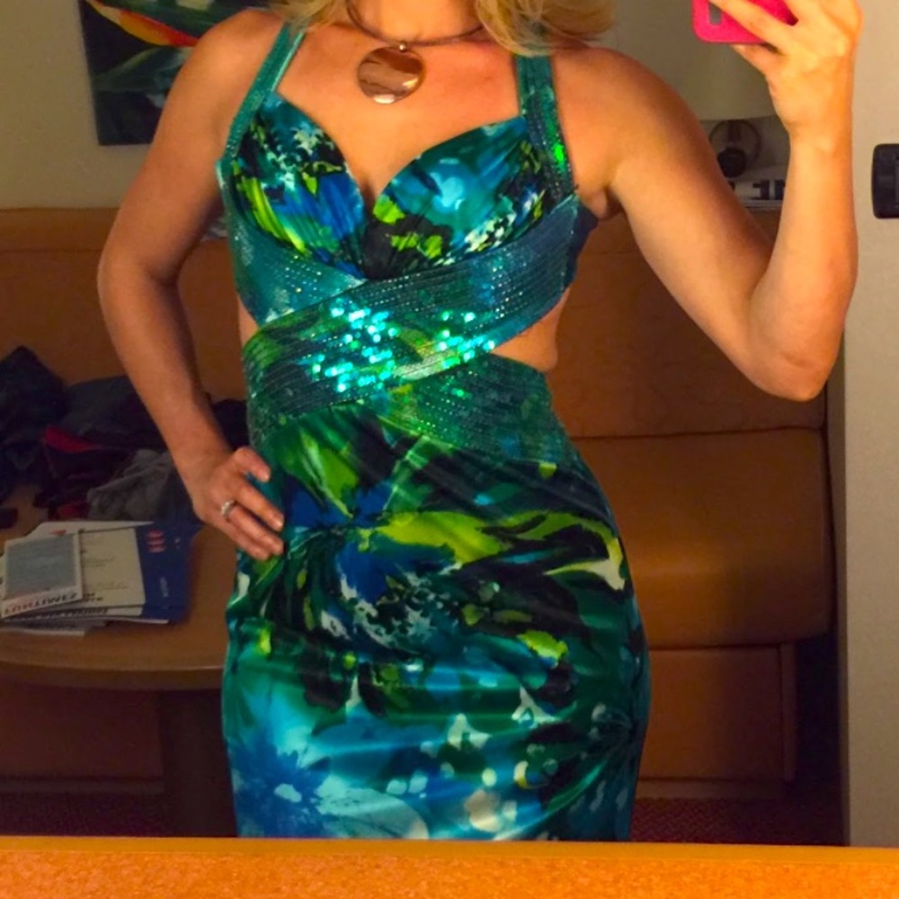 Long Dress Size 5/6. Green Floral Sequin GORGEOUS!!! 😍😍😍